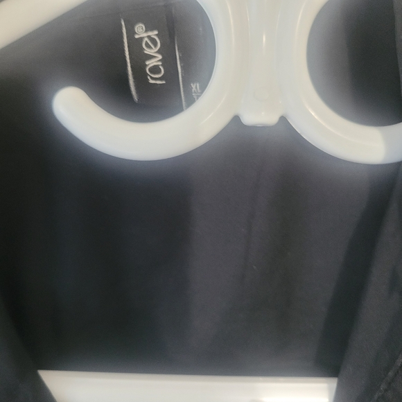 Ravel Sleeveless Blouse with Flower Ruffle black in Size XL/TG - Picture 4 of 11